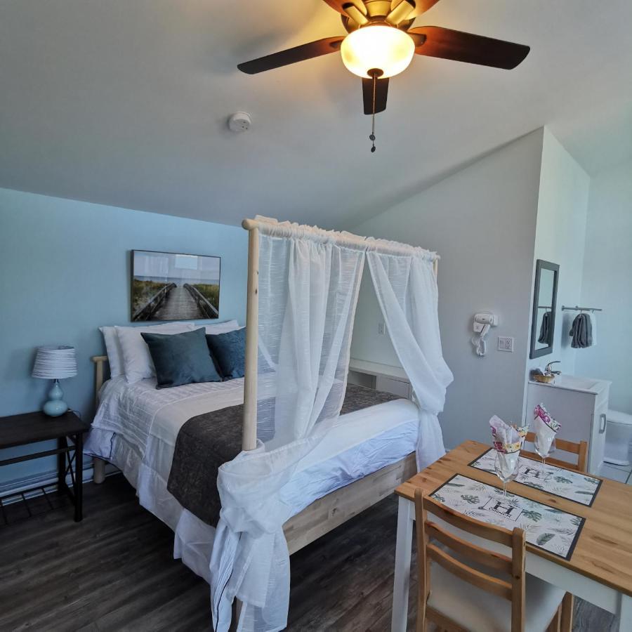 Knotty Pine Ocean Front Suite - Adults Only Ingonish Luaran gambar