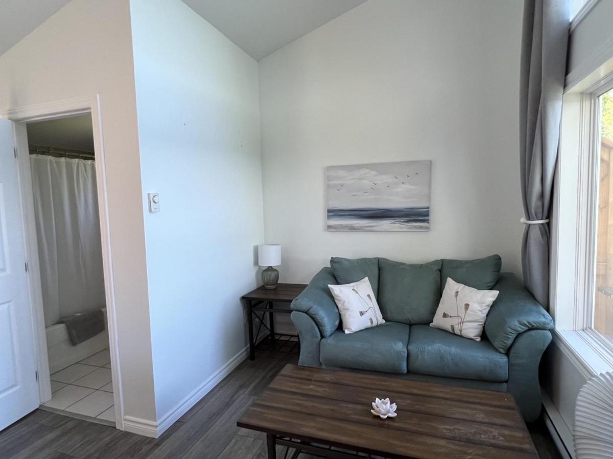 Knotty Pine Ocean Front Suite - Adults Only Ingonish Luaran gambar